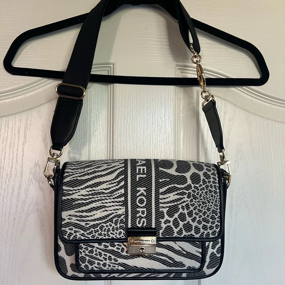 Michael Kors Bradshaw Medium Messenger Bag